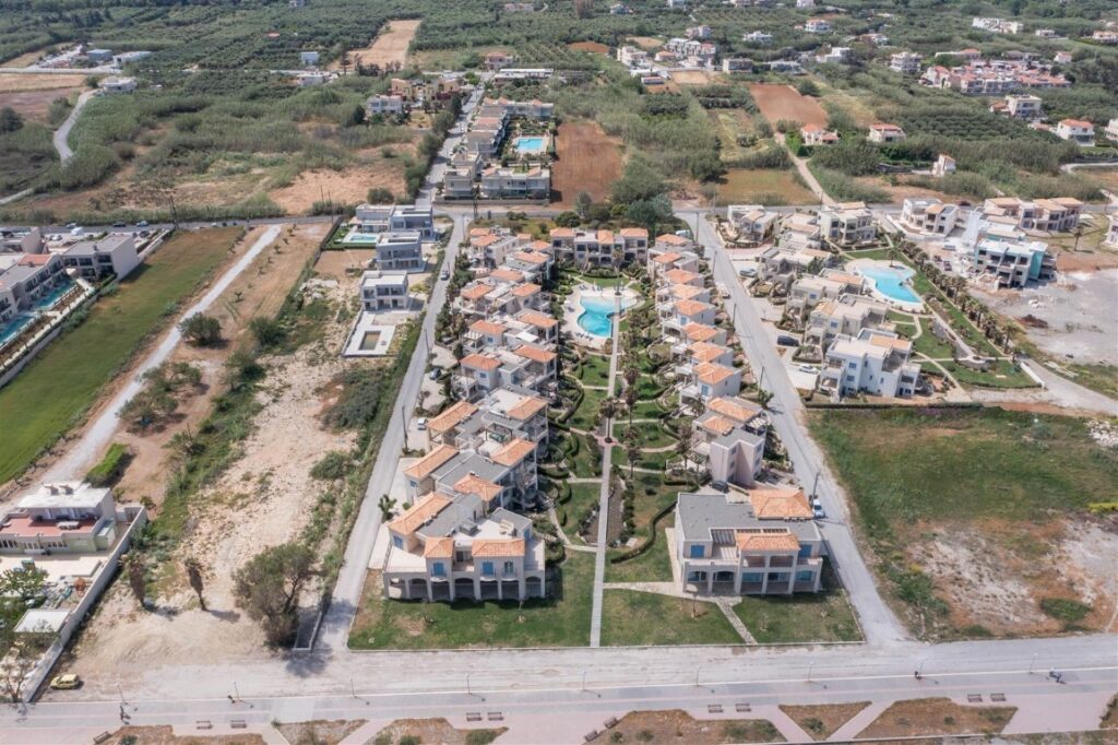 Α TWO-LEVEL CONDO A FEW STEPS FROM THE BEACH OF MALEME