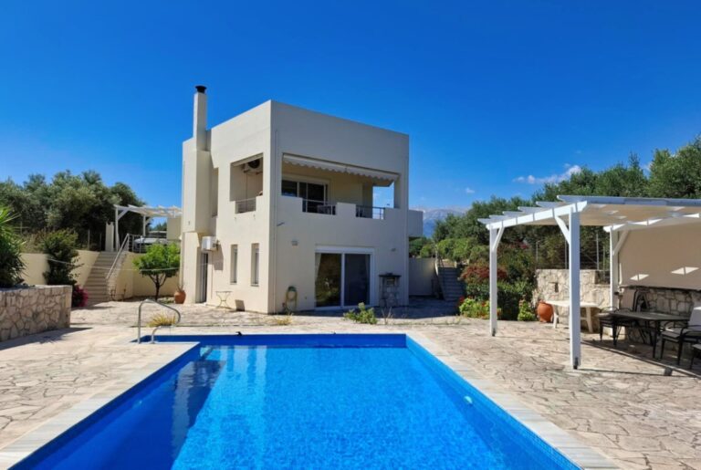 A 3-BEDROOM HOUSE WITH A POOL & PANORAMIC VIEWS IN KALYVES