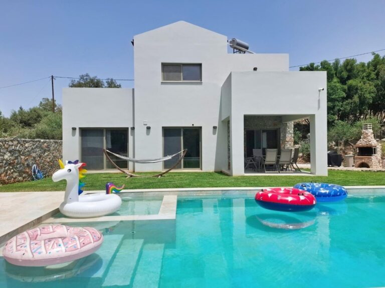 MODERN THREE-BEDROOM VILLA IN LITSARDA