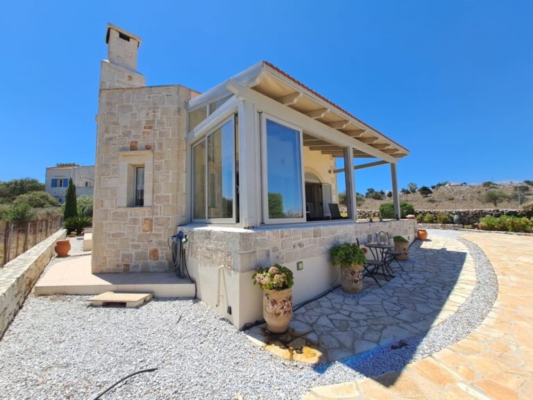 THREE-BEDROOM STONE HOUSE IN DRAPANOS