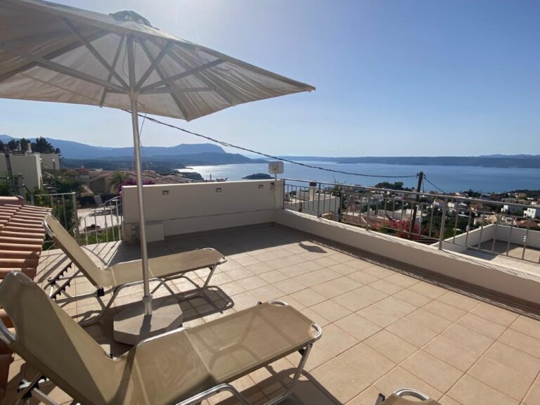 A VILLA WITH BREATHTAKING VIEWS IN PLAKA