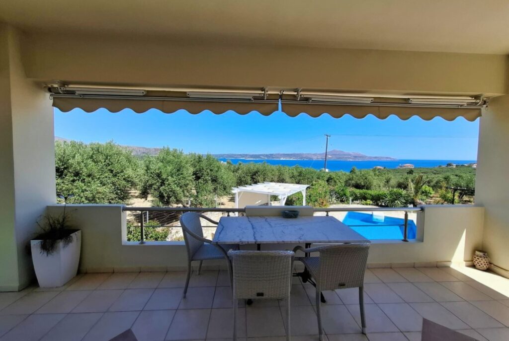 A 3-BEDROOM HOUSE WITH A POOL & PANORAMIC VIEWS IN KALYVES