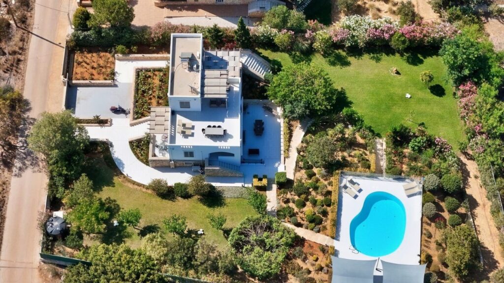 AMAZING VILLA WITH A POOL IN TERSANAS