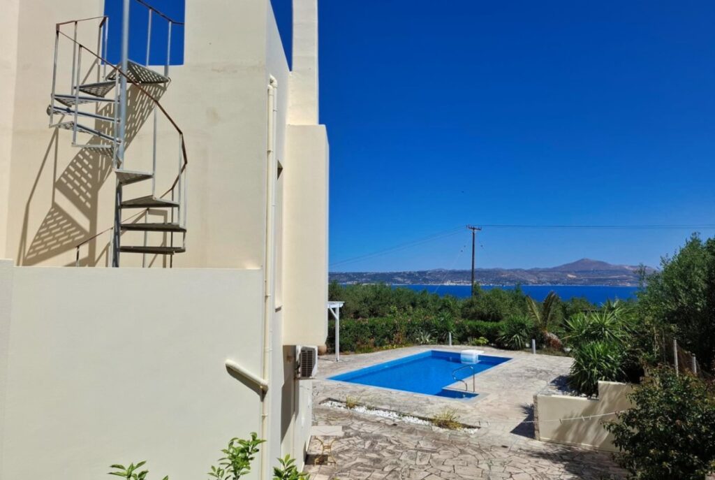 A 3-BEDROOM HOUSE WITH A POOL & PANORAMIC VIEWS IN KALYVES