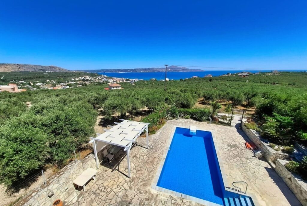 A 3-BEDROOM HOUSE WITH A POOL & PANORAMIC VIEWS IN KALYVES