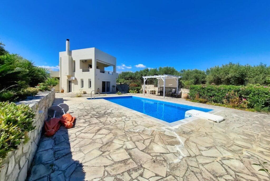 A 3-BEDROOM HOUSE WITH A POOL & PANORAMIC VIEWS IN KALYVES