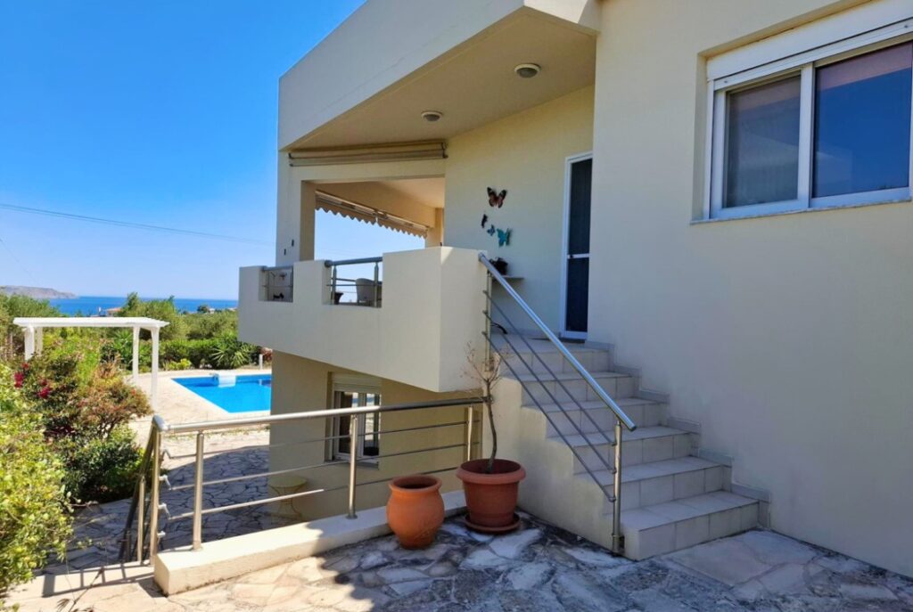 A 3-BEDROOM HOUSE WITH A POOL & PANORAMIC VIEWS IN KALYVES