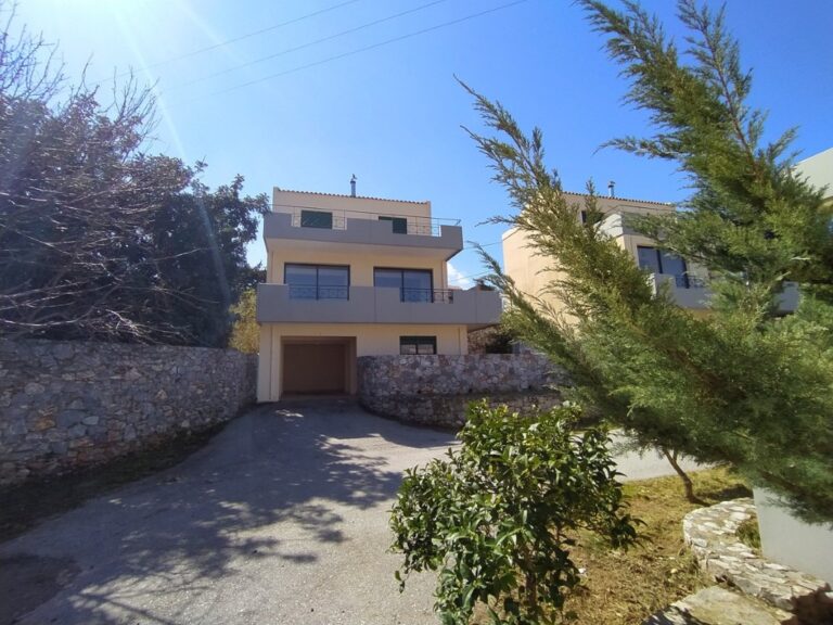 A SPACIOUS MAISONETTE WITH AWESOME VIEWS IN KEFALAS