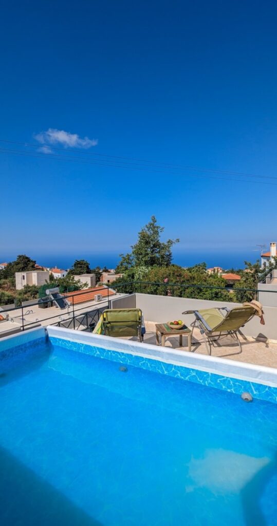 A SPACIOUS MAISONETTE WITH AWESOME VIEWS IN KEFALAS