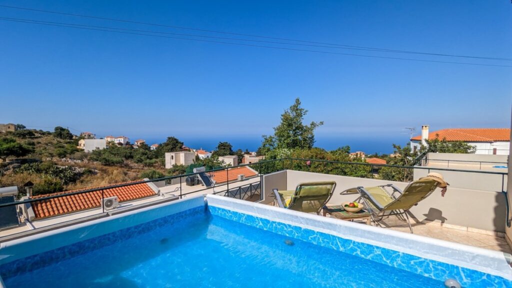 A SPACIOUS MAISONETTE WITH AWESOME VIEWS IN KEFALAS