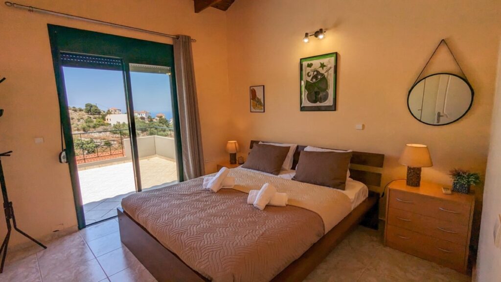 A SPACIOUS MAISONETTE WITH AWESOME VIEWS IN KEFALAS