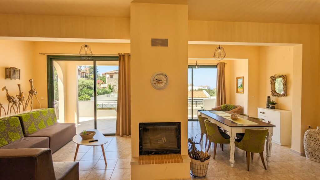 A SPACIOUS MAISONETTE WITH AWESOME VIEWS IN KEFALAS