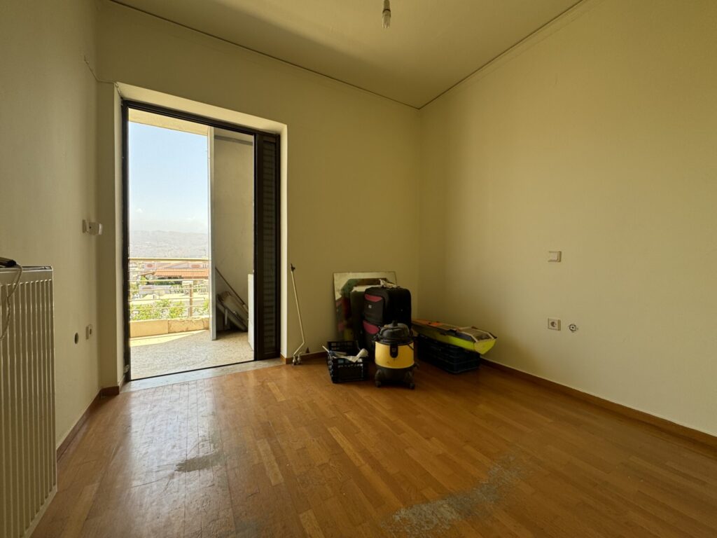 SPACIOUS 4-BEDROOM APARTMENT IN KOUMPES