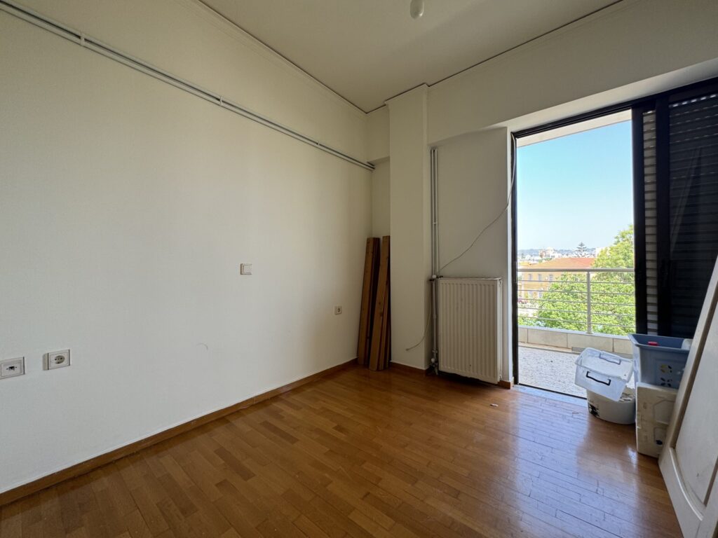 SPACIOUS 4-BEDROOM APARTMENT IN KOUMPES