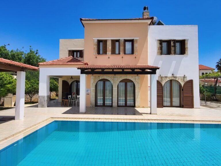 Two Independent Houses With Pools in Kefalas