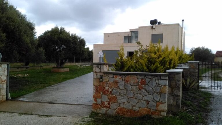 A MODERN 242 SQM VILLA IN AKROTIRI