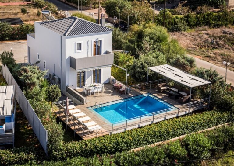 181 SQM VILLA IN STAVROS