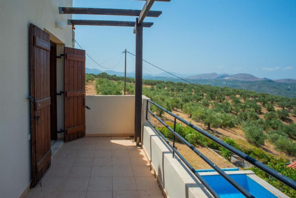 OUTSTANDING SPACIOUS SEA VIEW VILLA IN VOUVES