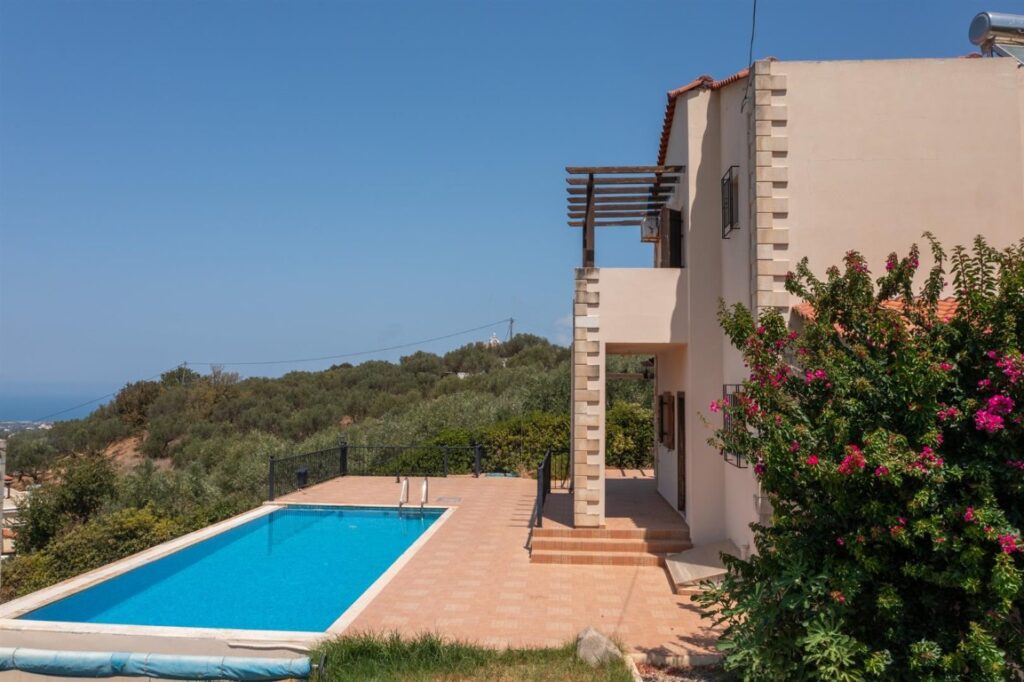 OUTSTANDING SPACIOUS SEA VIEW VILLA IN VOUVES