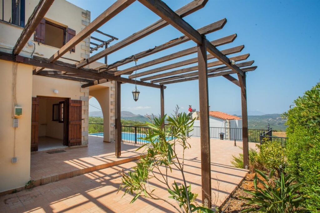 OUTSTANDING SPACIOUS SEA VIEW VILLA IN VOUVES