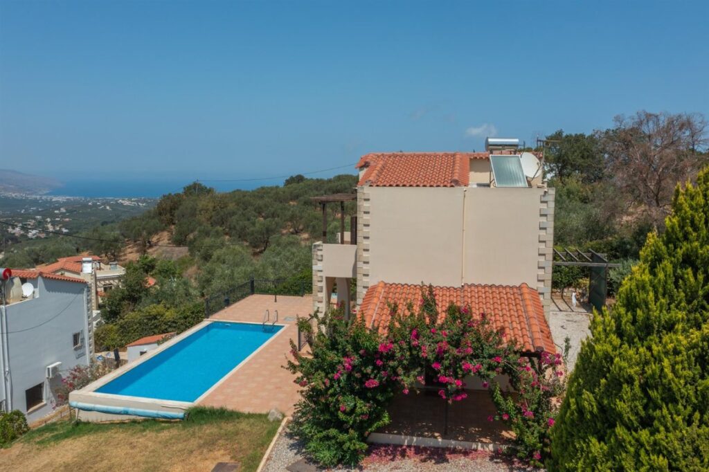 OUTSTANDING SPACIOUS SEA VIEW VILLA IN VOUVES