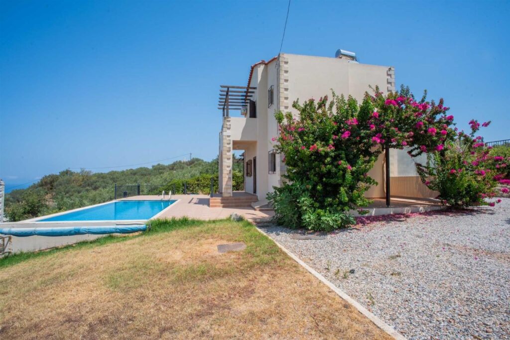 OUTSTANDING SPACIOUS SEA VIEW VILLA IN VOUVES