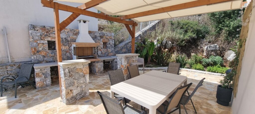 LUXURY 3-BEDROOM VILLA IN KEFALAS WITH PRIVATE POOL AND UNOBSTRUCTED SEA & MOUNTAIN VIEWS