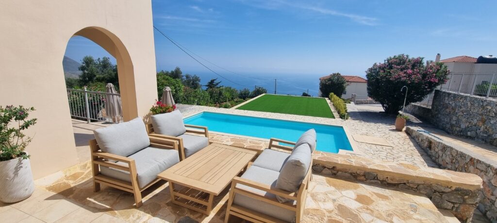 LUXURY 3-BEDROOM VILLA IN KEFALAS WITH PRIVATE POOL AND UNOBSTRUCTED SEA & MOUNTAIN VIEWS