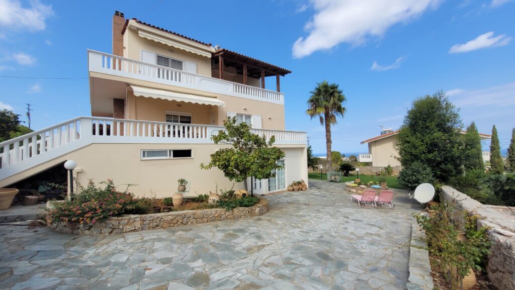 AN EXCEPTIONAL SINGLE-FAMILY HOME OF 300 SQM IN KOUNOUPIDIANA