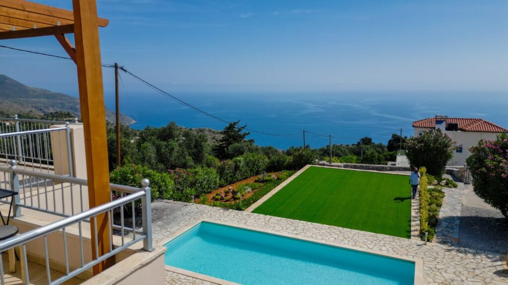 LUXURY 3-BEDROOM VILLA IN KEFALAS WITH PRIVATE POOL AND UNOBSTRUCTED SEA & MOUNTAIN VIEWS