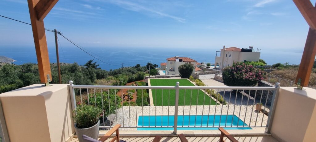 LUXURY 3-BEDROOM VILLA IN KEFALAS WITH PRIVATE POOL AND UNOBSTRUCTED SEA & MOUNTAIN VIEWS