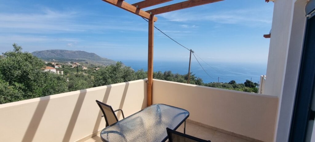 LUXURY 3-BEDROOM VILLA IN KEFALAS WITH PRIVATE POOL AND UNOBSTRUCTED SEA & MOUNTAIN VIEWS