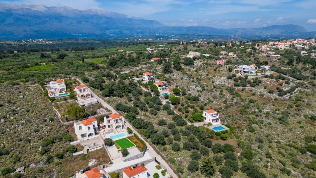 LUXURY 3-BEDROOM VILLA IN KEFALAS WITH PRIVATE POOL AND UNOBSTRUCTED SEA & MOUNTAIN VIEWS