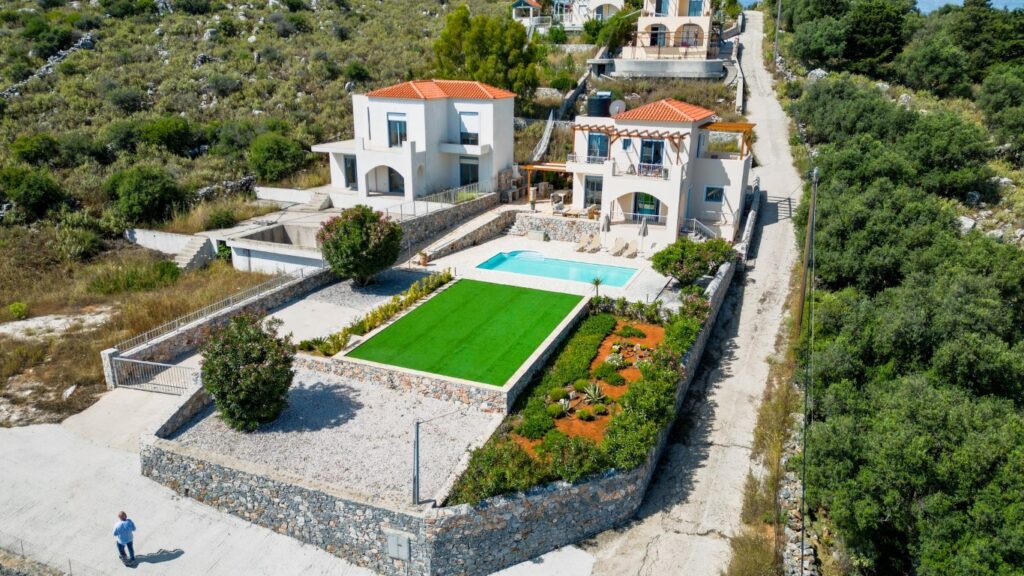 LUXURY 3-BEDROOM VILLA IN KEFALAS WITH PRIVATE POOL AND UNOBSTRUCTED SEA & MOUNTAIN VIEWS