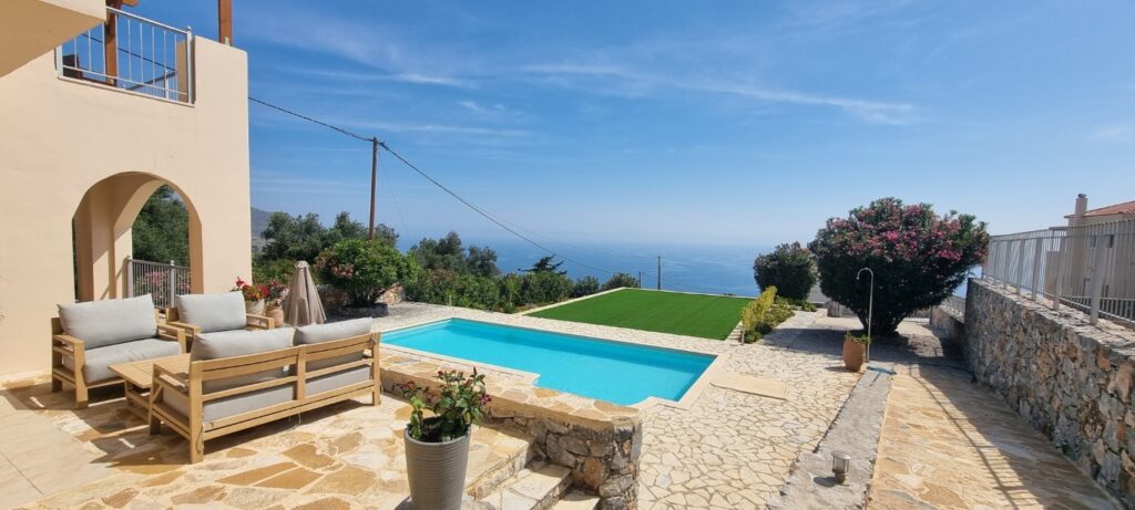 LUXURY 3-BEDROOM VILLA IN KEFALAS WITH PRIVATE POOL AND UNOBSTRUCTED SEA & MOUNTAIN VIEWS