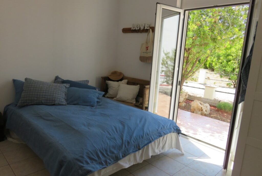 SEA-VIEW HOUSE WITH GUEST APARTMENT & POOL IN PLAKA