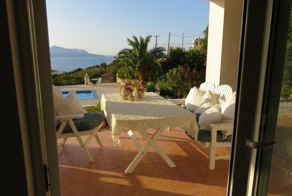 SEA-VIEW HOUSE WITH GUEST APARTMENT & POOL IN PLAKA