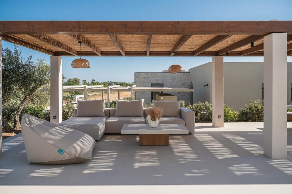 A NEW COMPLEX OF LUXURY VILLAS A FEW STEPS FROM THE BEACH OF MALEME