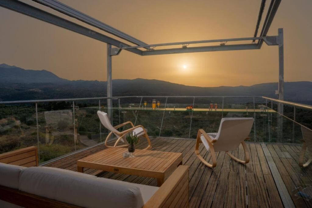 LUXURY VILLA WITH INDOOR-OUTDOOR POOL AND PANORAMIC VIEWS FOR SALE IN APOKORONAS