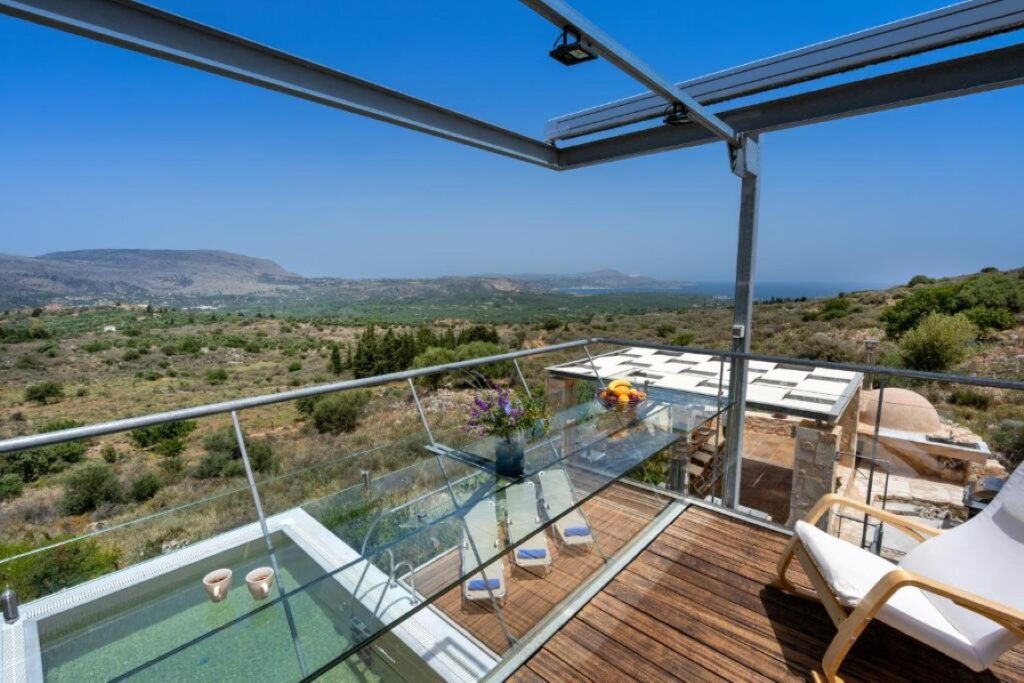 LUXURY VILLA WITH INDOOR-OUTDOOR POOL AND PANORAMIC VIEWS FOR SALE IN APOKORONAS