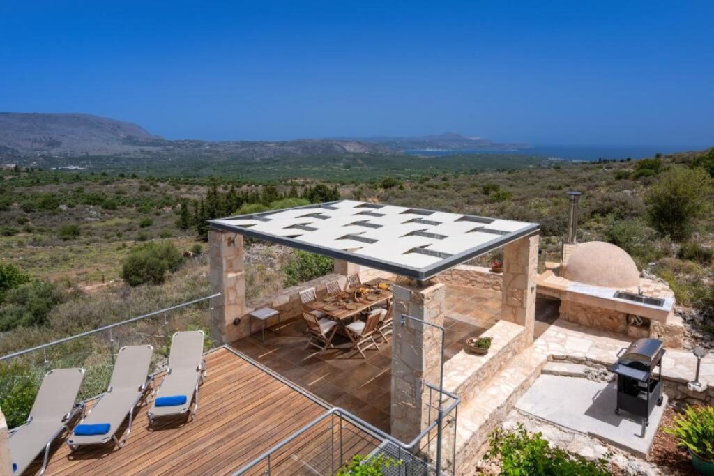 LUXURY VILLA WITH INDOOR-OUTDOOR POOL AND PANORAMIC VIEWS FOR SALE IN APOKORONAS