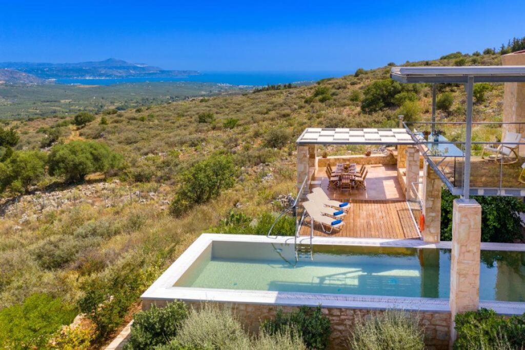 LUXURY VILLA WITH INDOOR-OUTDOOR POOL AND PANORAMIC VIEWS FOR SALE IN APOKORONAS