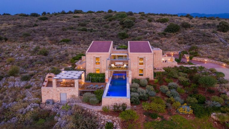 LUXURY VILLA WITH INDOOR-OUTDOOR POOL AND PANORAMIC VIEWS FOR SALE IN APOKORONAS