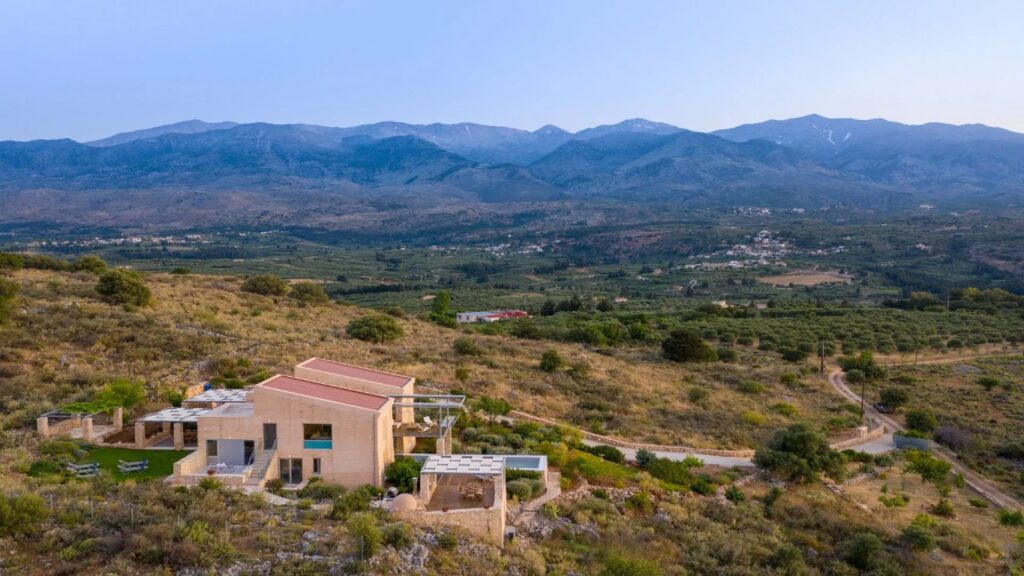 LUXURY VILLA WITH INDOOR-OUTDOOR POOL AND PANORAMIC VIEWS FOR SALE IN APOKORONAS