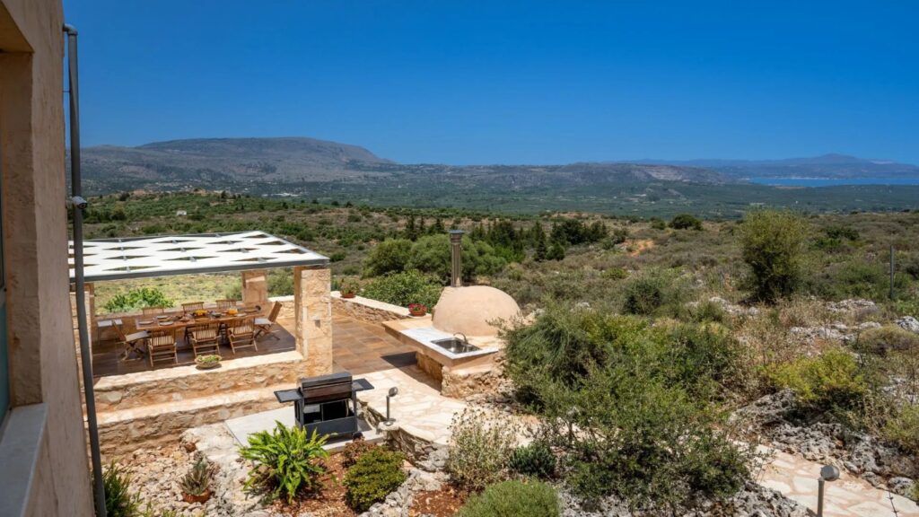 LUXURY VILLA WITH INDOOR-OUTDOOR POOL AND PANORAMIC VIEWS FOR SALE IN APOKORONAS