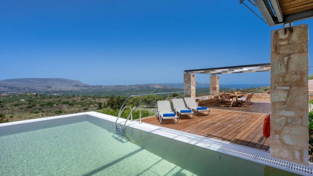 LUXURY VILLA WITH INDOOR-OUTDOOR POOL AND PANORAMIC VIEWS FOR SALE IN APOKORONAS