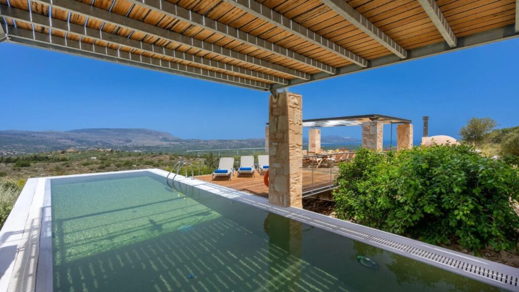 LUXURY VILLA WITH INDOOR-OUTDOOR POOL AND PANORAMIC VIEWS FOR SALE IN APOKORONAS