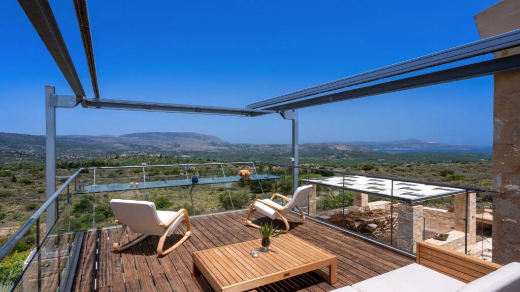 LUXURY VILLA WITH INDOOR-OUTDOOR POOL AND PANORAMIC VIEWS FOR SALE IN APOKORONAS