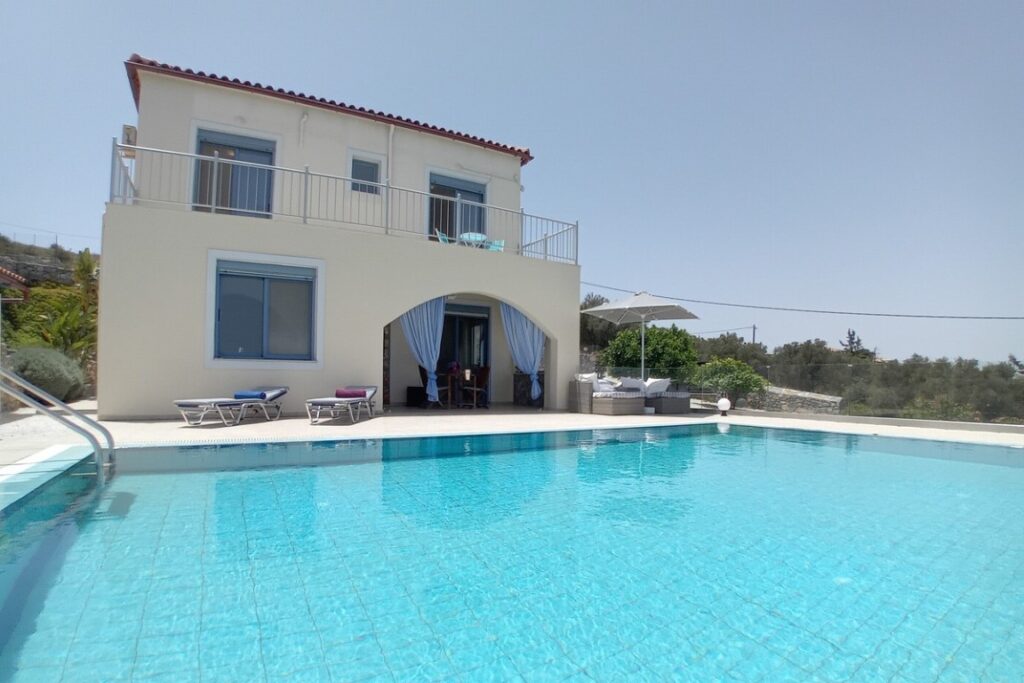 FOR SALE A THREE BEDROOM SEA VIEW VILLA WITH A POOL IN KEFALAS