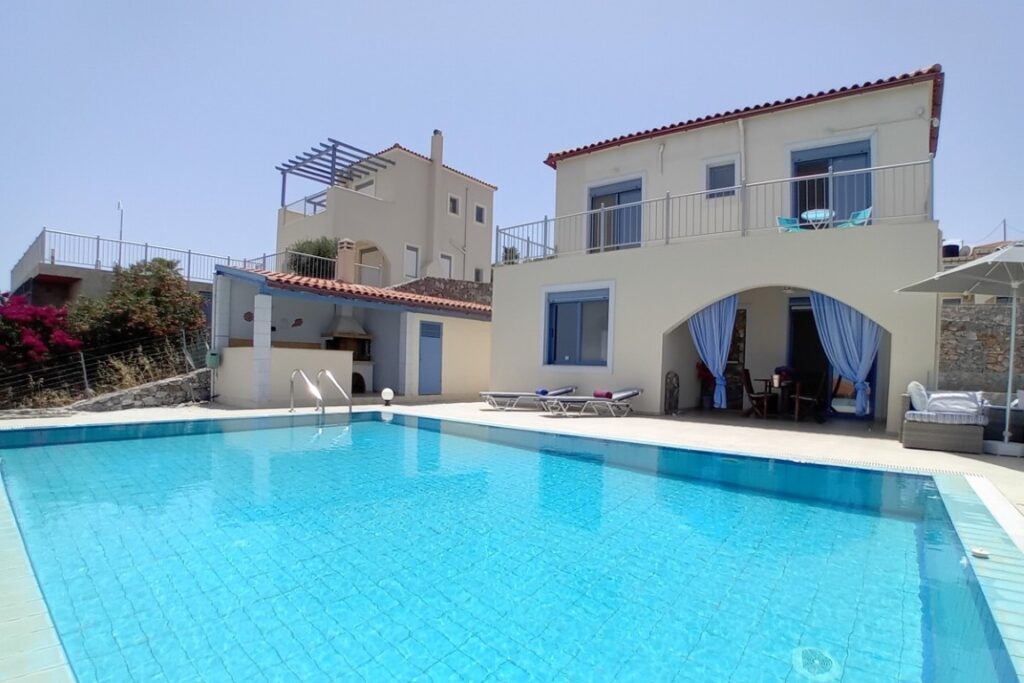 FOR SALE A THREE BEDROOM SEA VIEW VILLA WITH A POOL IN KEFALAS